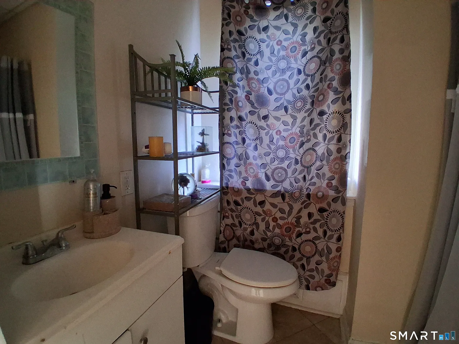 7 bed, 2.0 bath, 1800 sqft, $2,800 — Photo 3