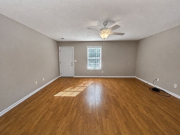 2nd image of 318 Castle Ridge Dr