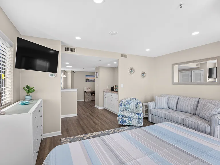 5905 S Kings Hwy #1004 — Photo 9