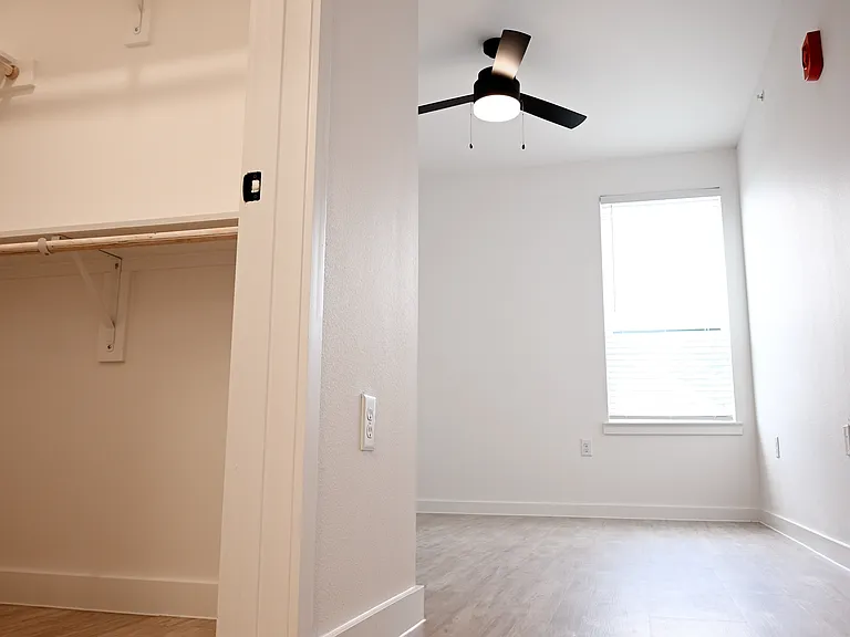 Memorial Apartments — Photo 11