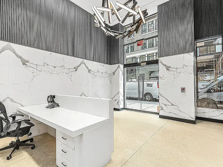 255 W 36th St #1007 — Photo 9