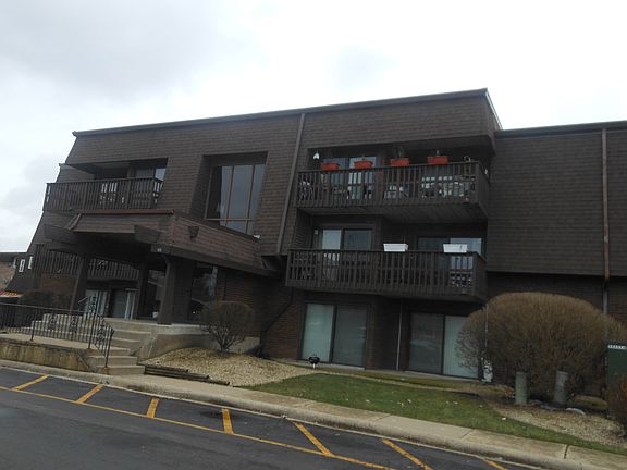 2nd image of 1615 Richmond Cir Unit 301