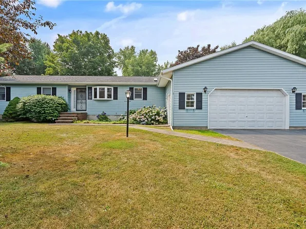 22 Kennedy Dr, Oswego, NY 13126