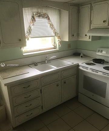 3rd image of 2840 Taylor St APT 23