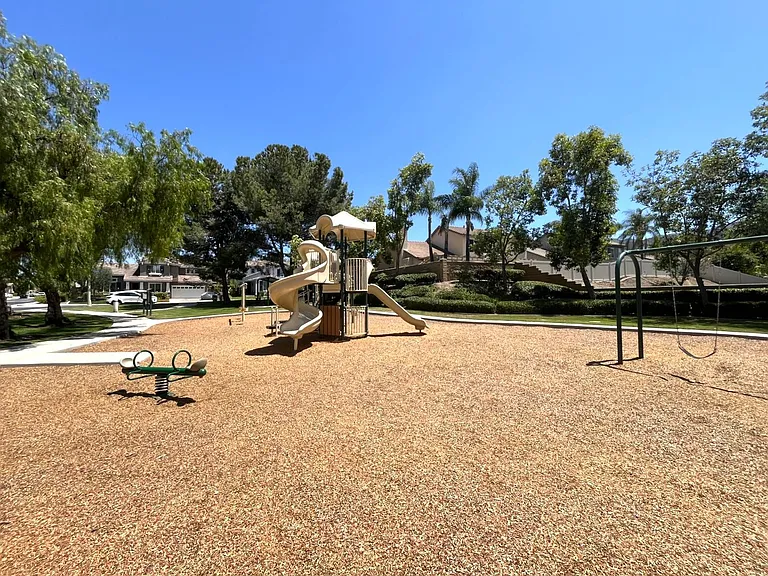 511 Shasta Dr — Photo 35