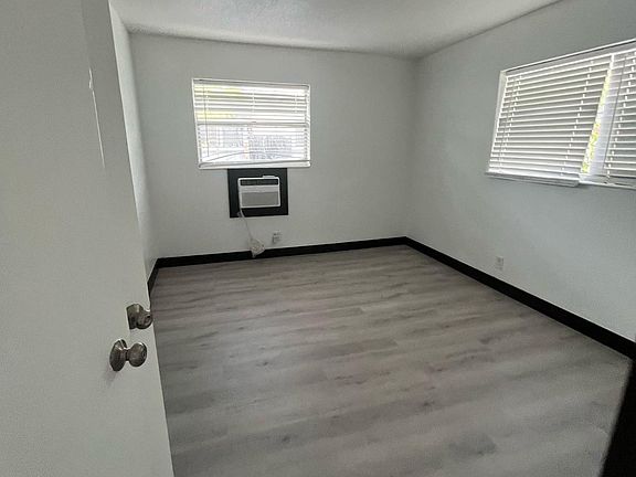 4th image of 13767 NE 20th Pl APT 2