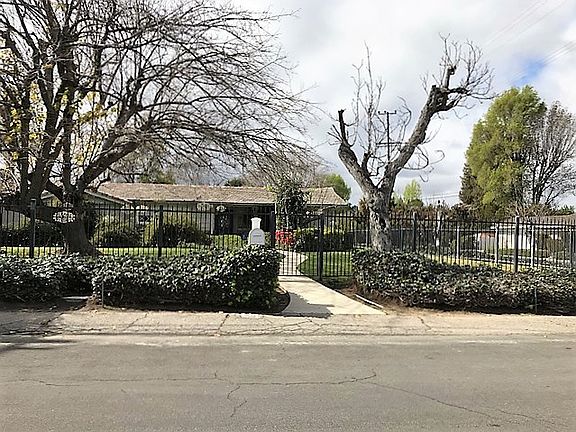 Main Photo Gated One Story
