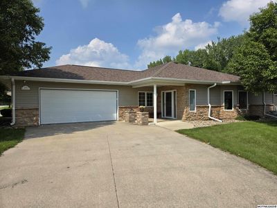 2220 W State St, Mason City, IA, 50401