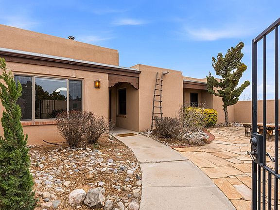 3rd image of 37 Homesteads Rd