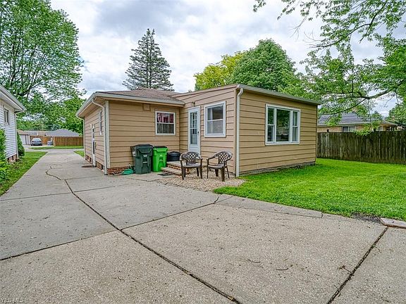 5th image of 484 Belle Ave