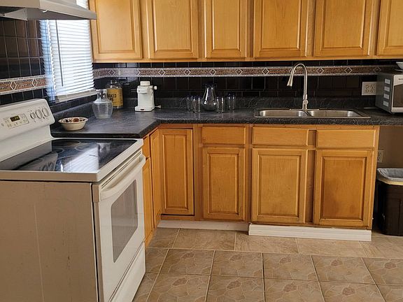 4th image of 560 James Ct