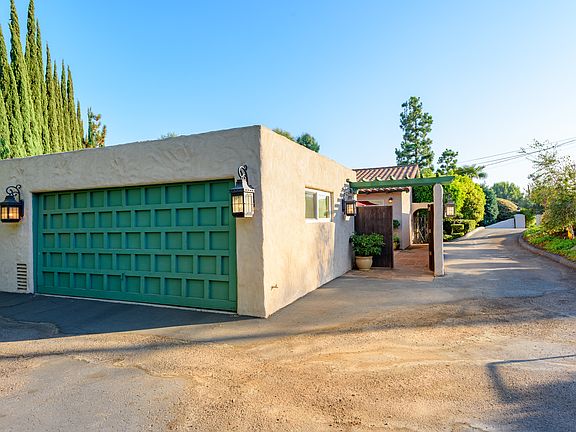 5th image of 4677 Vernette Dr