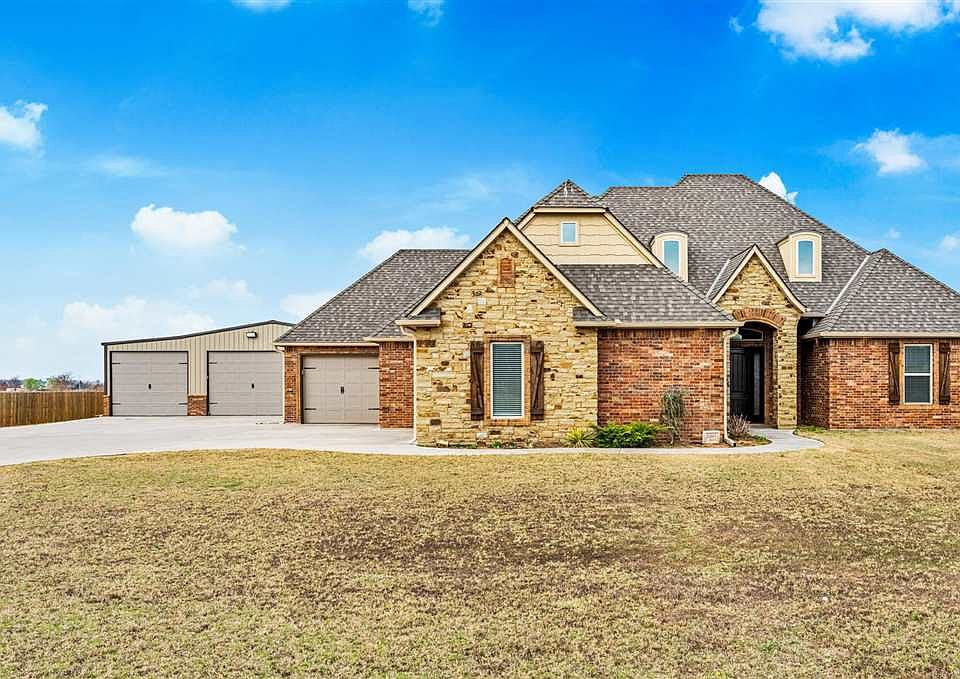 1st image of 13145 NE Clearwater Cir