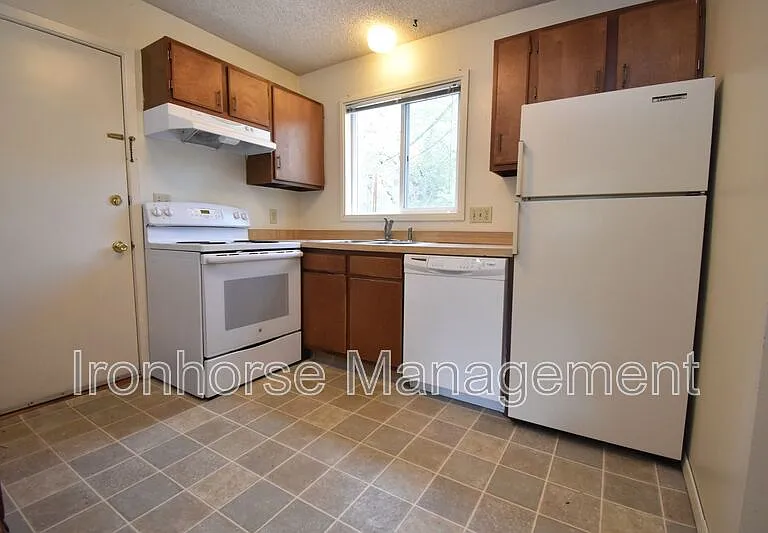 530 N Rouse Ave #3 — Photo 6