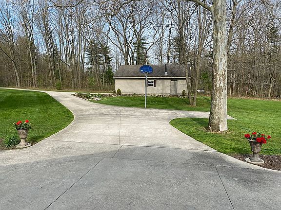4th image of 61641 8th Ave