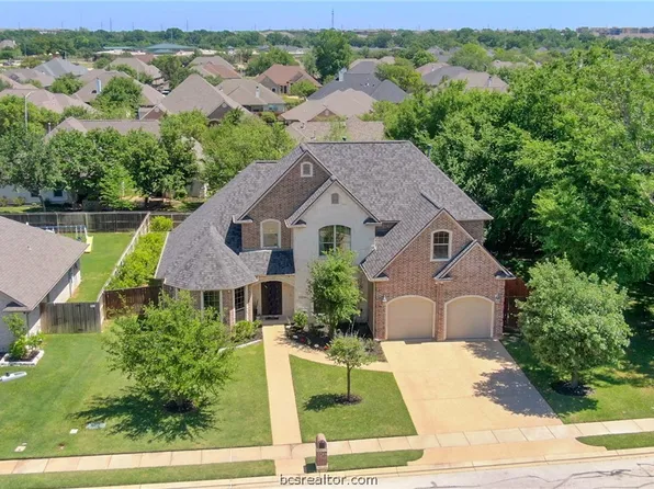 3302 Woodcrest Dr, Bryan, TX 77802