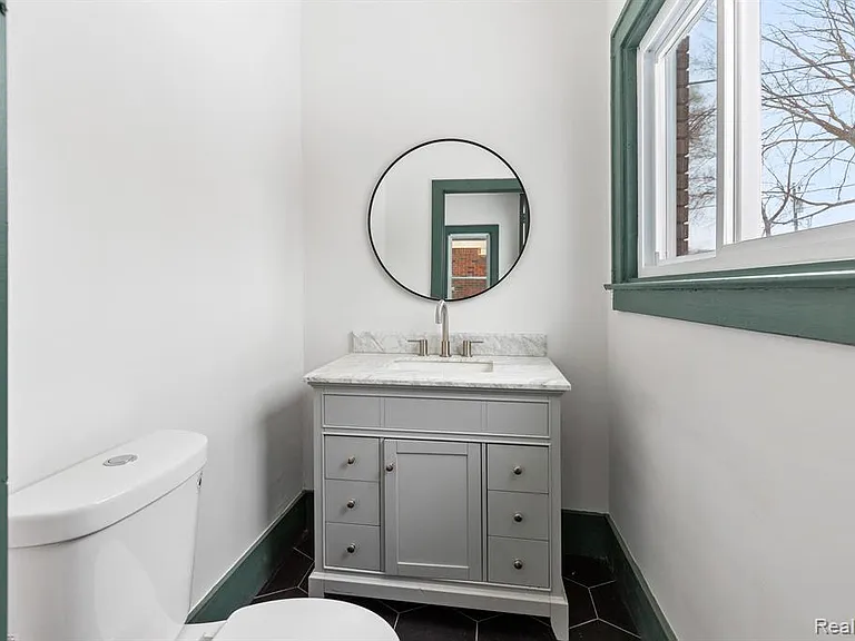 4767 Sturtevant St — Photo 14