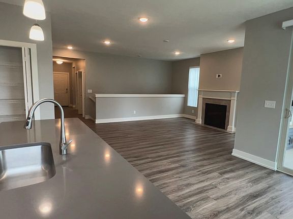 3rd image of 4015 Mountain Glade Dr