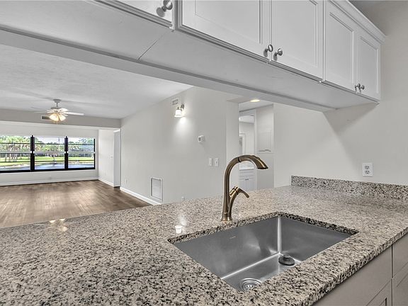4th image of 22 Plantation Dr APT 106