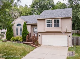 207 Olympia Dr, Lansing, MI 48911