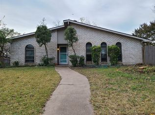 733 Woodlawn Ln, Grand Prairie, TX 75052