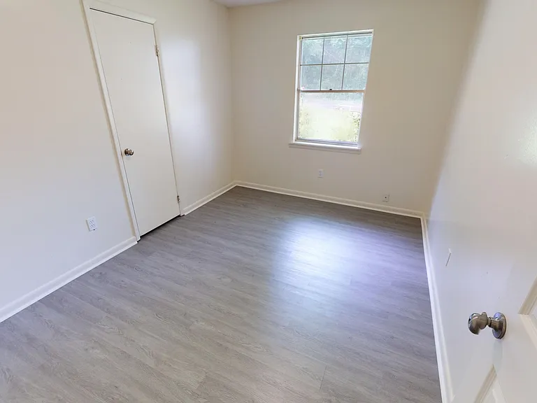 901 E Grubbs St — Photo 11