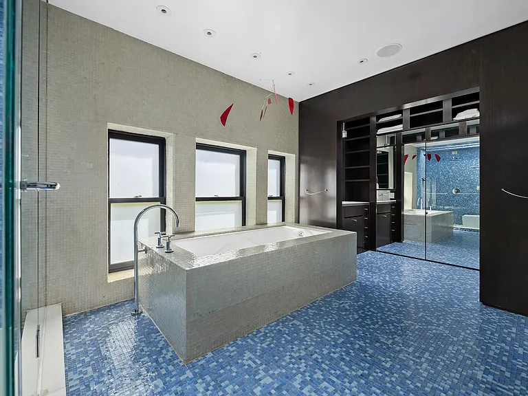 317 E 8th St #QUAD — Photo 11