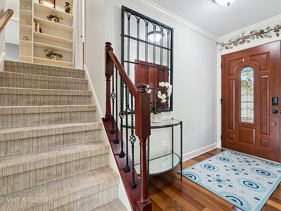2nd image of 2927 N Huntington Dr