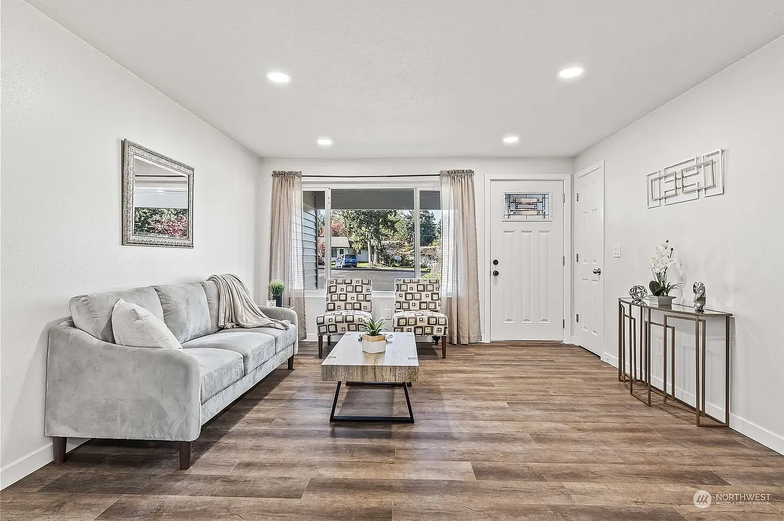 4 bed, 1190 sqft, $3,300 — Photo 4