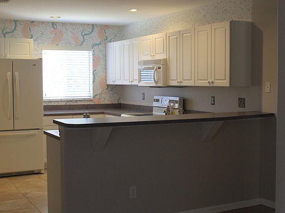 3rd image of 1103 Wells Ave