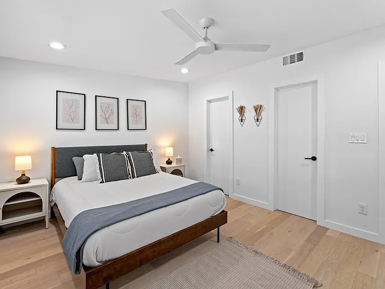 400 E 30th St #205 — Photo 27