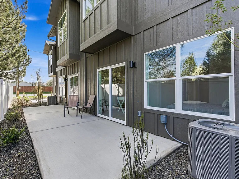 510 Diamond Ln — Photo 49