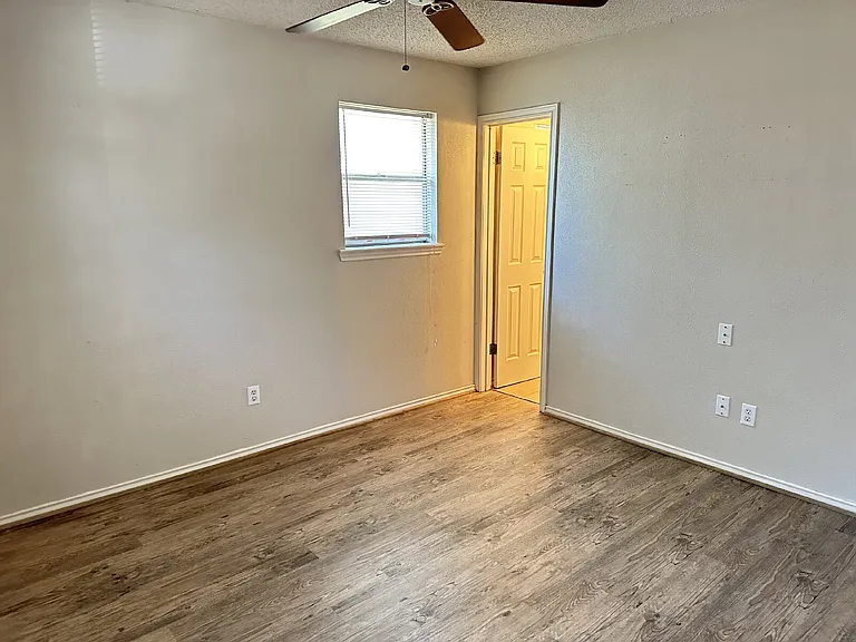 5613 16th Pl — Photo 8