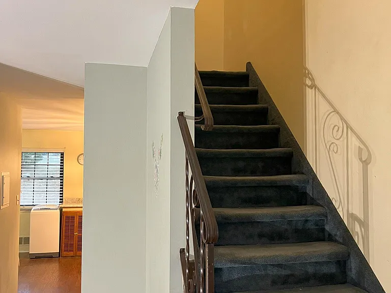 54 Village Green Way — Photo 16