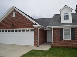 120 Royal View Dr, Pinnacle, NC 27043