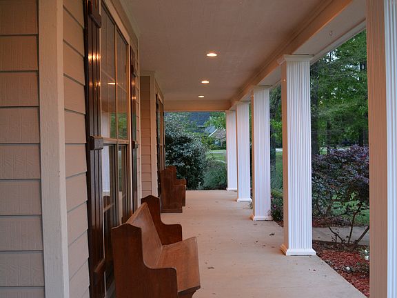 2nd image of 2832 Hillcrest Cir
