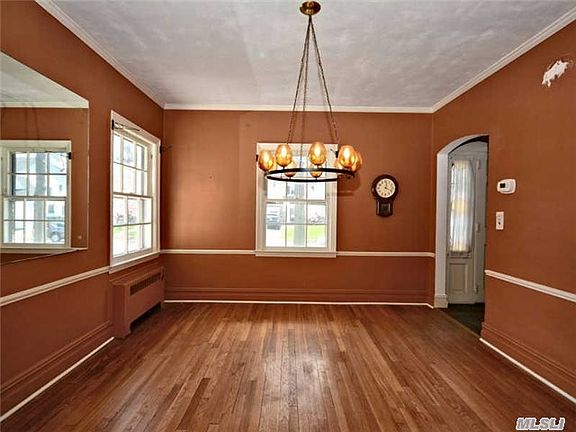 5th image of 165 Voorhis Ave