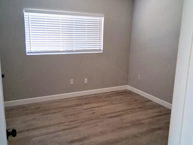700 E Washington St #3 — Photo 10