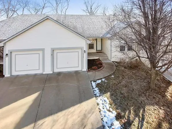 8309 N Barclay Cir, Kansas City, MO 64118