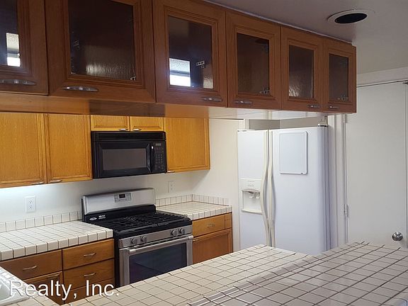 4th image of 807 Niantic Ct