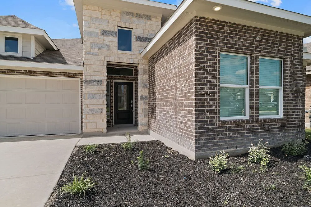 3 bed, 2054 sqft, $1,950 — Photo 4
