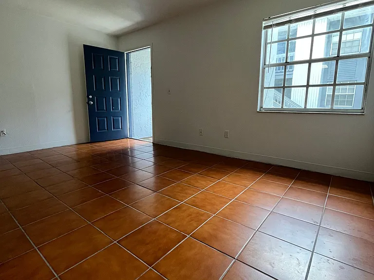 4914 W Gandy Blvd #F103 — Photo 3