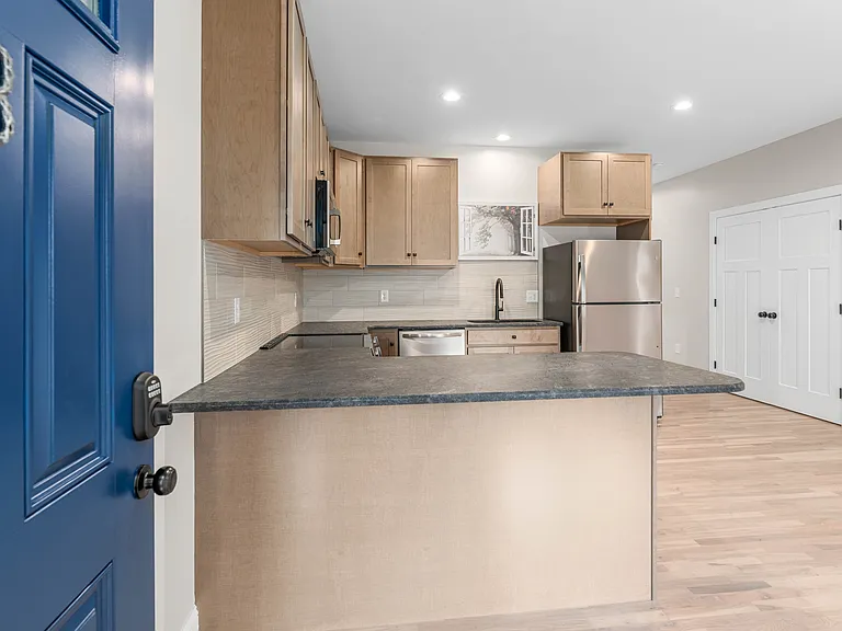 160B Warwick St — Photo 3