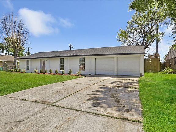3rd image of 715 Pamela Dr