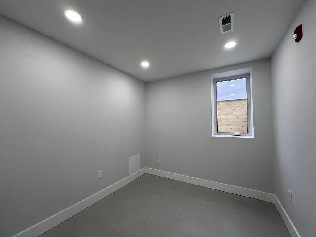 2439 N Marshall St — Photo 2