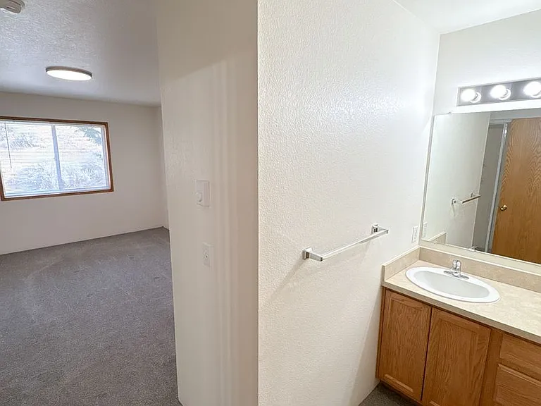 5631 N Hills Dr — Photo 9