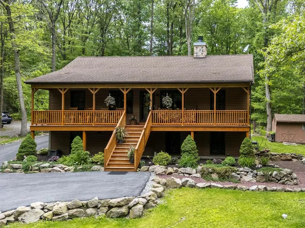 2733 Wood Ln, Morgantown, PA 19543