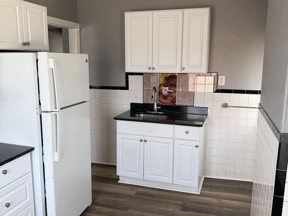 1st image of 621 Green St APT 3