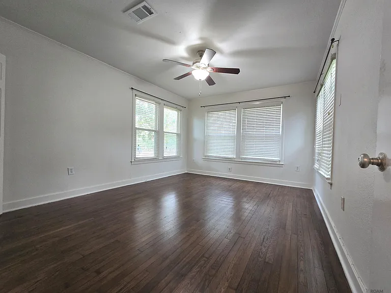 3423 Hundred Oaks Ave — Photo 7