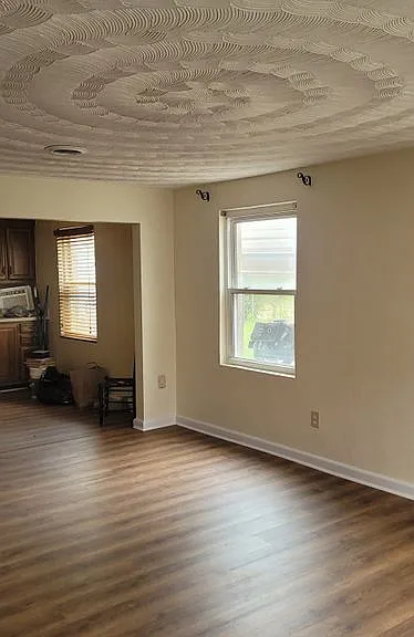 3556 Riverside Dr — Photo 4